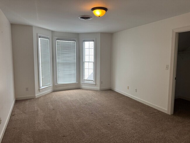 Building Photo - Stunning 4BR Executive Style Home in Brentwood