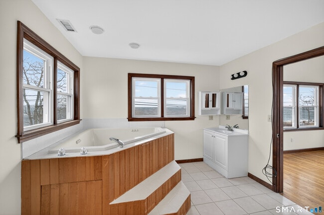 Building Photo - 82 Limewood Ave