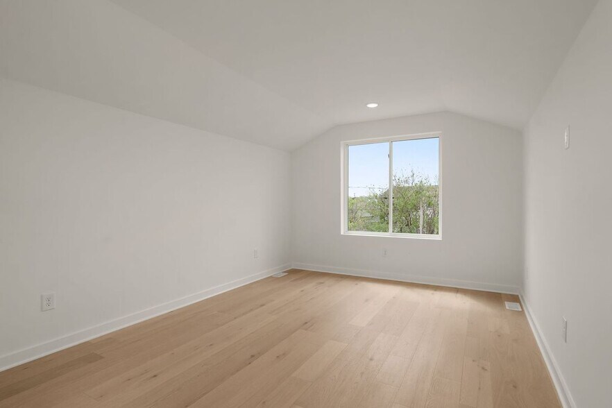 Building Photo - 909 Cheatham Pl