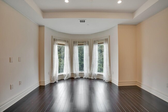 Building Photo - 55 Eton Row