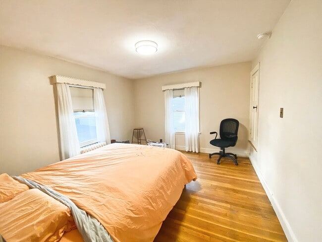 Building Photo - 143 Shore Dr