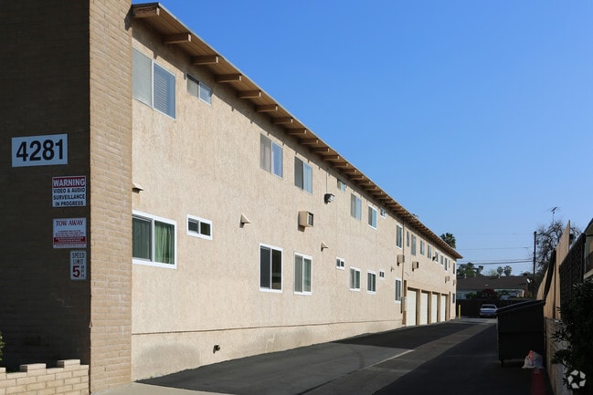 Building Photo - Villa Elena