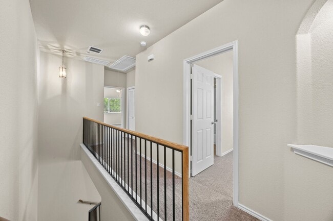 Building Photo - Updated Scofield Villas Condo with Garage & Private Yard