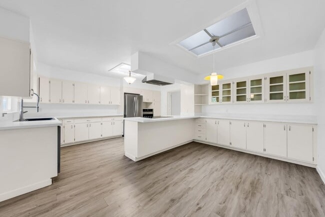 Building Photo - 280 Angelita Ave