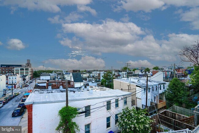 Building Photo - 1650 S Charles St