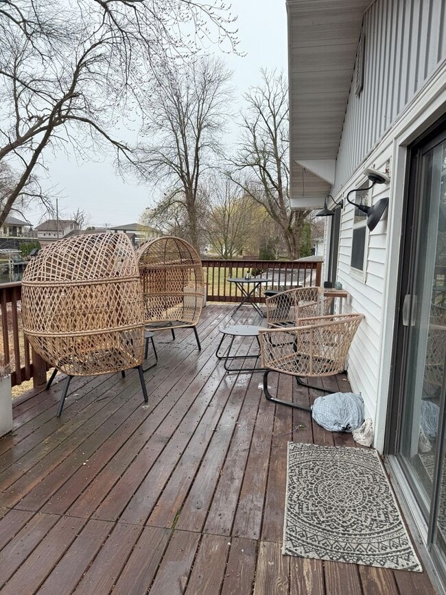 Building Photo - Lake Livin' - 3 Bed / 1.5 bath house on Lake Monona Channel