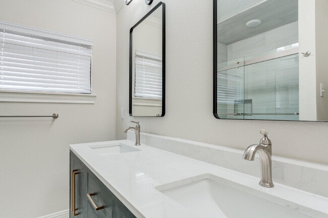 Building Photo - 2602 24th St