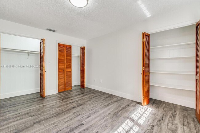 Building Photo - 1048 NW 32nd Pl