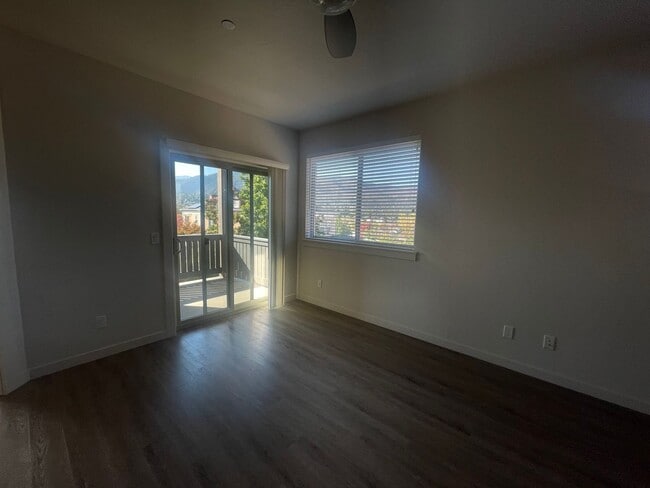 Building Photo - Newer & Beautiful 2bd/2bth condo in Ashland