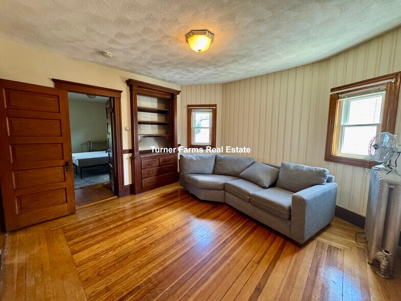 Building Photo - 258 Boston Ave