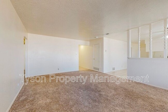 Building Photo - 5516 Cancelar Dr NE