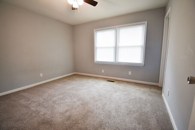 Building Photo - 3 Bedroom 2 Bathroom- Pets Considered