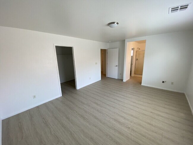 Building Photo - 1972 Joyful St