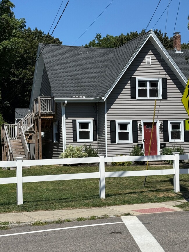 Building Photo - 38 Elm St