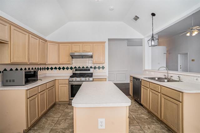 Building Photo - 4712 Shorewood Dr