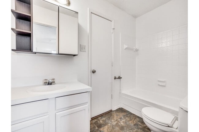 Building Photo - 6501 Topaz Dr