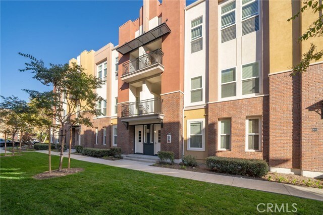 Building Photo - 648 W 1st St