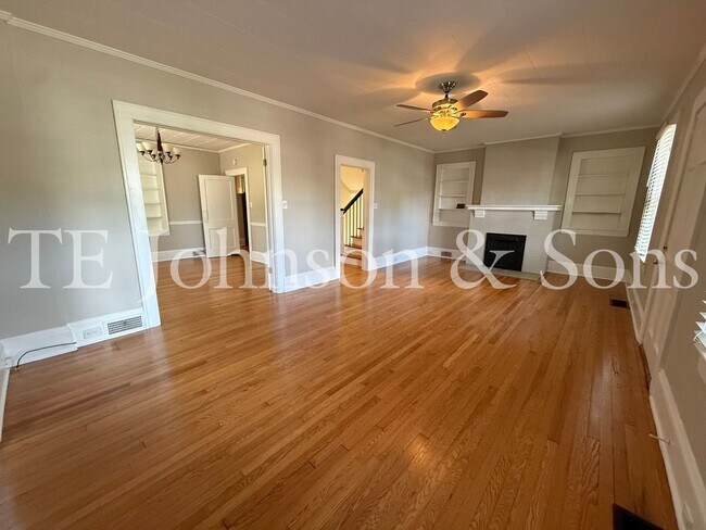 Building Photo - 817 S Hawthorne Rd