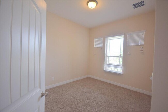 Building Photo - 420 Blue Waterleaf Ln