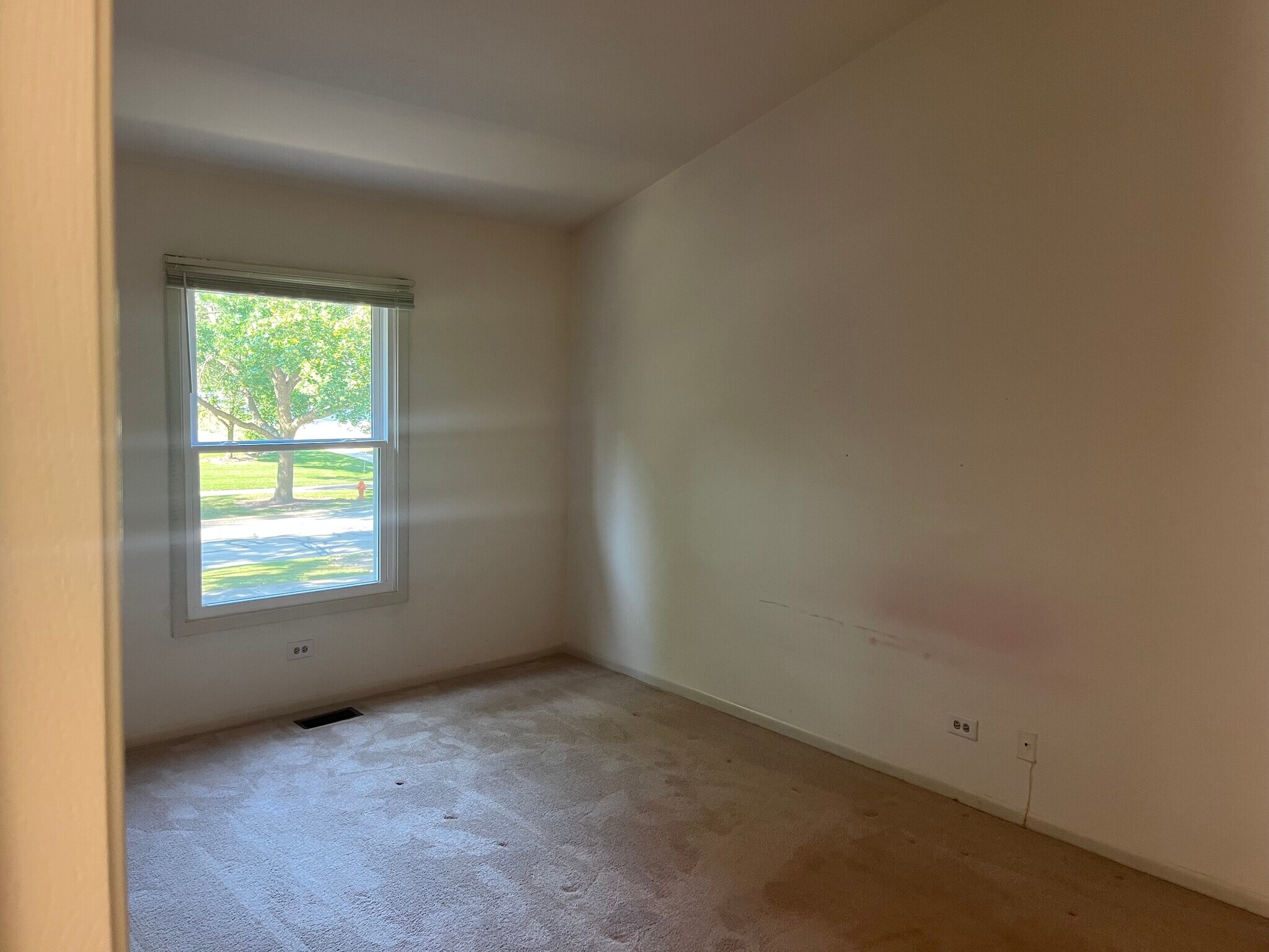 Building Photo - 1404 Queensgreen Cir