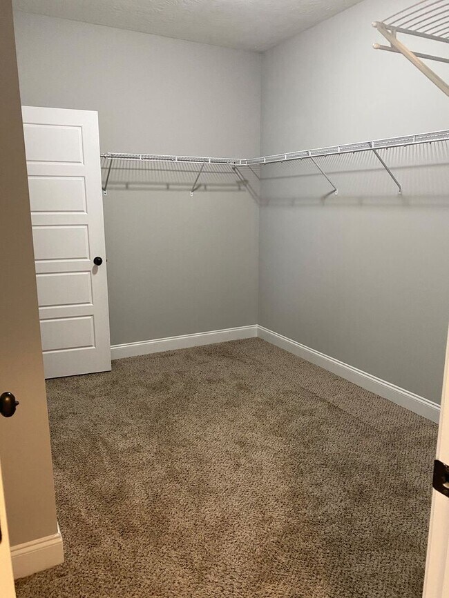 Building Photo - Spacious 5-Bedroom Home with Open Foyer - Move-In Ready! **Close to Fort Gordon, Hospitals, and I...