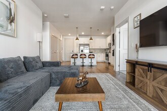 Building Photo - 1301 Leah Ave