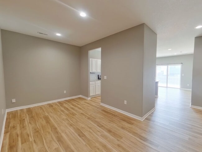 Building Photo - 5293 N Toben Ct