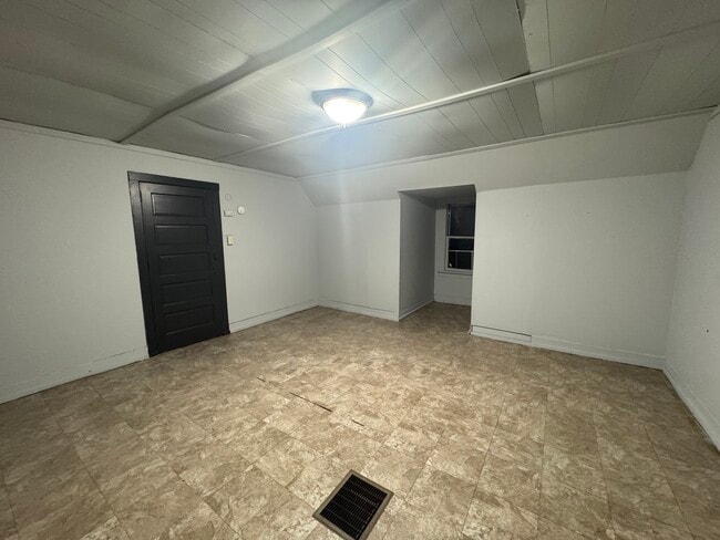 Building Photo - 102 Kentucky-