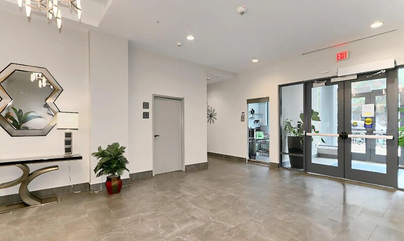 Building Photo - 2000 Clarendon Blvd