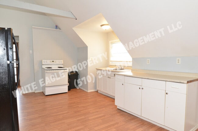 Building Photo - 641 Alder St