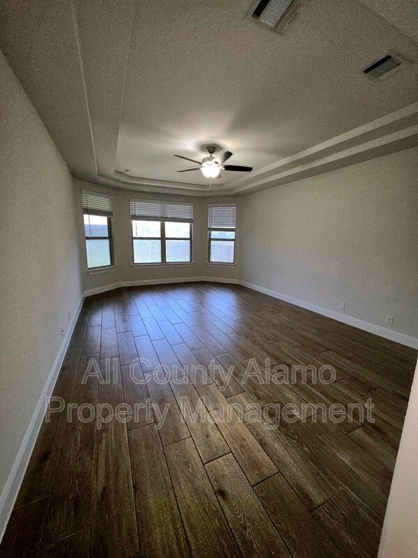 Building Photo - 216 Wexford