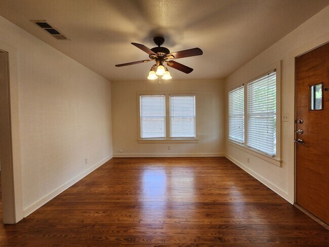 Building Photo - Craftsman Style House Walking Distance to ...