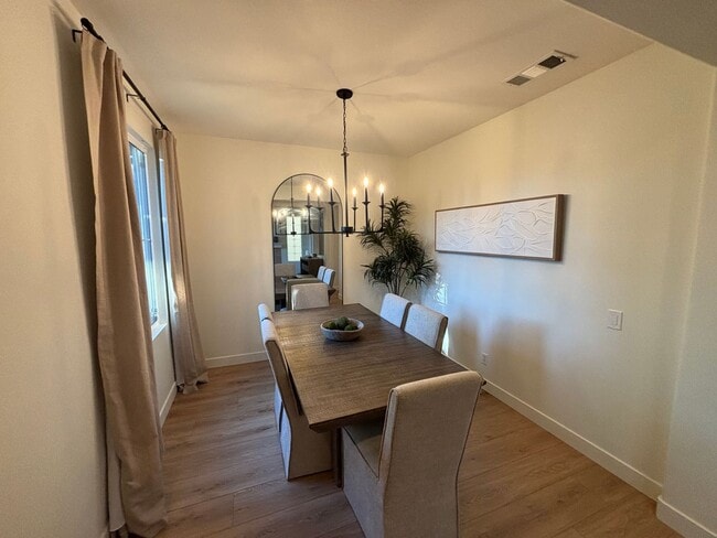 Building Photo - Beautiful 3-Bedroom Home with Loft and Ful...