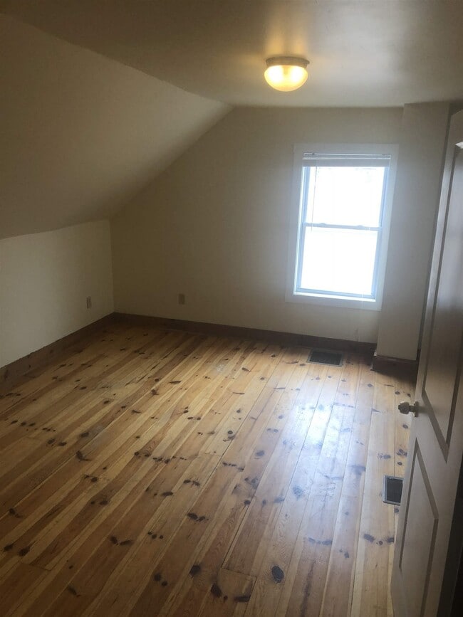 Building Photo - 17 Elm Ct