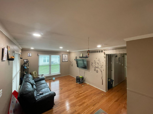 Building Photo - 39613 Village Wood Ln