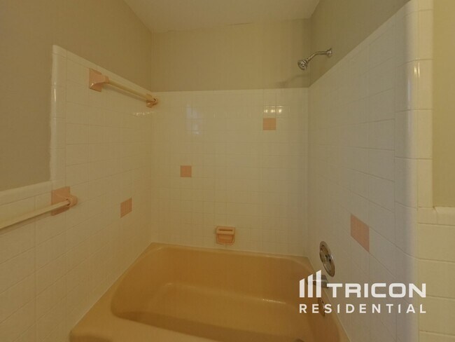 Building Photo - 92 Ventura Dr