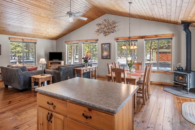 Building Photo - Available until April- Short Term Lease