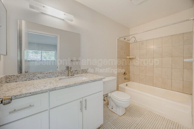 Building Photo - 605 Northlake Blvd