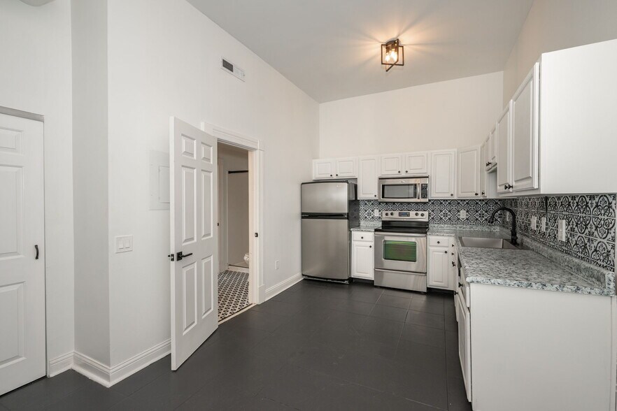 Building Photo - 1126 Walnut St