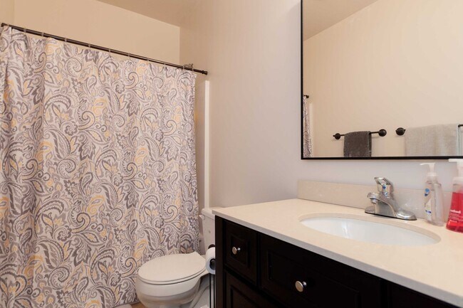 Building Photo - 124 S 12th St