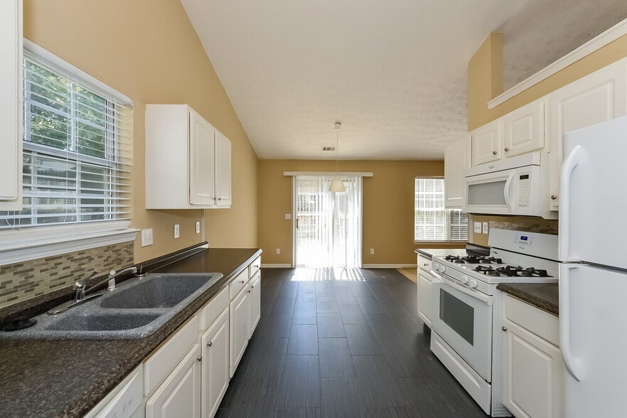 Building Photo - 2330 Glen Chase Ln