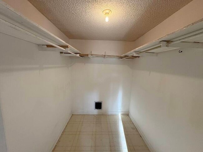 Building Photo - 721 Litchfield Ln