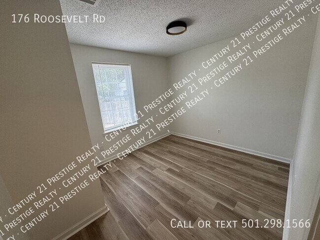 Building Photo - 176 Roosevelt Rd