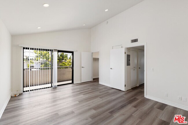 Building Photo - 6212 Fulton Ave