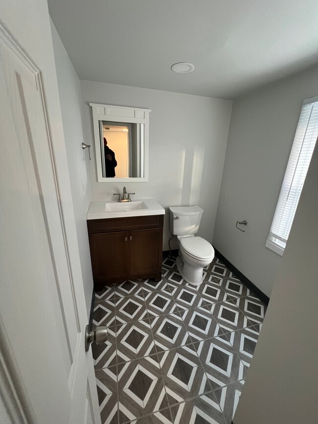 Building Photo - 22 Lockwood St