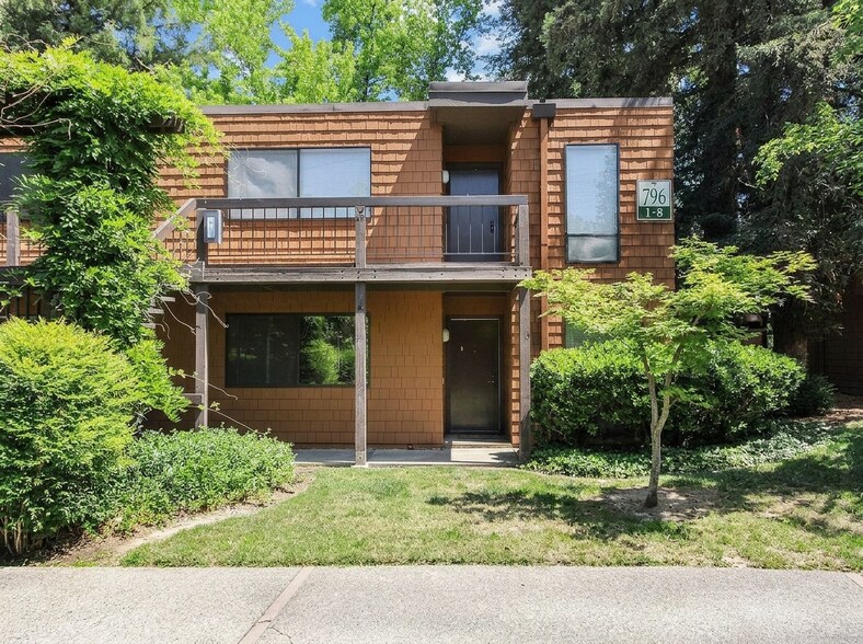 Building Photo - 796 Woodside Ln E