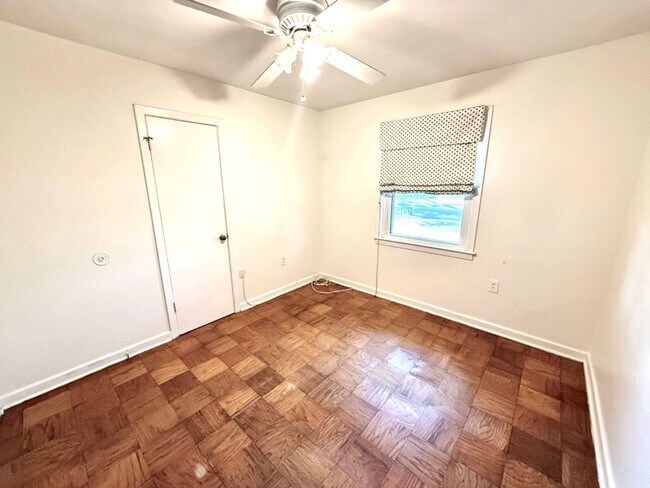 Building Photo - 3 Bedroom Home in Parkland Terrace