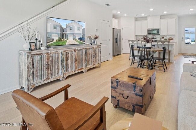 Building Photo - 531 Brandon Lks Dr