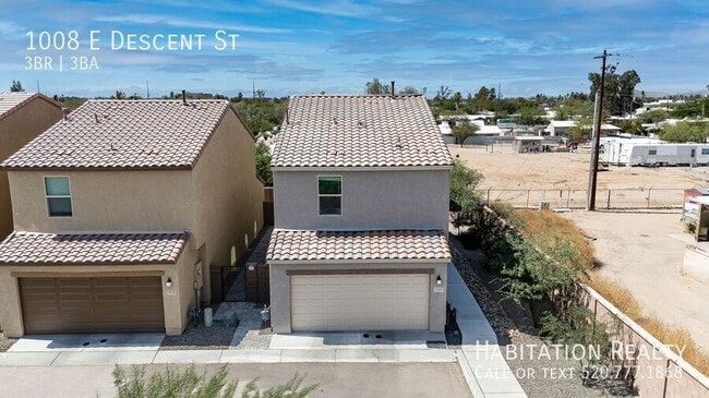 Building Photo - 1008 E Descent St