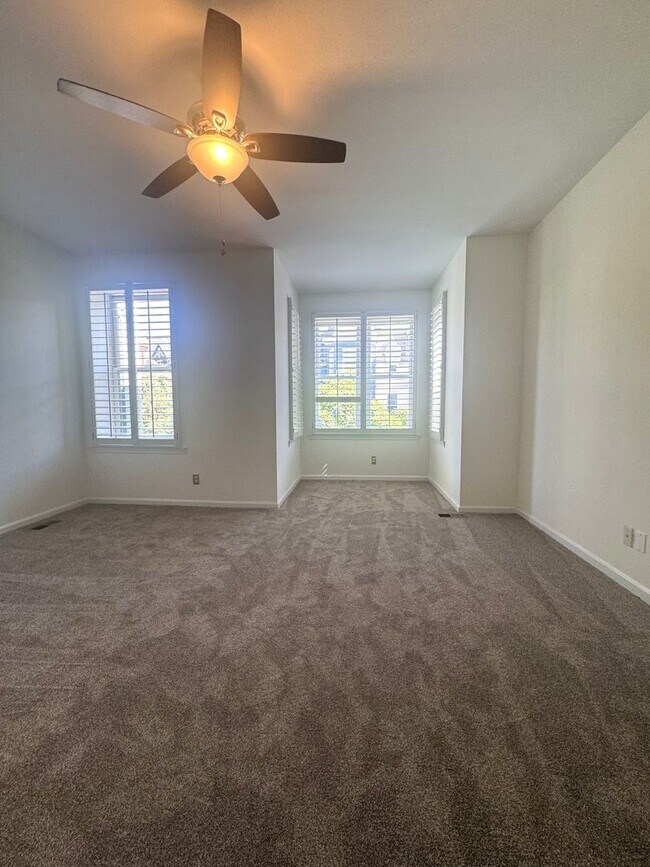 Building Photo - 3BR/1.5BA Historic Townhouse in the Heart of Shaw with Parking